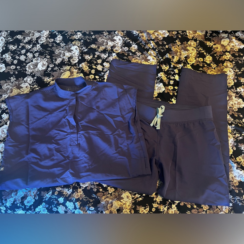 Figs Purple Shadow Scrub Set